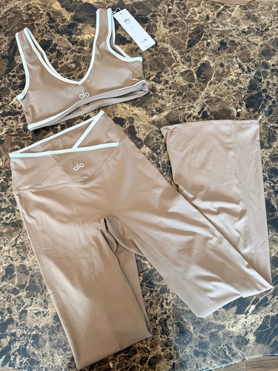 ALO Yoga Other - ALO Yoga Beige and White Trim Sports Bra & Leggings Set
